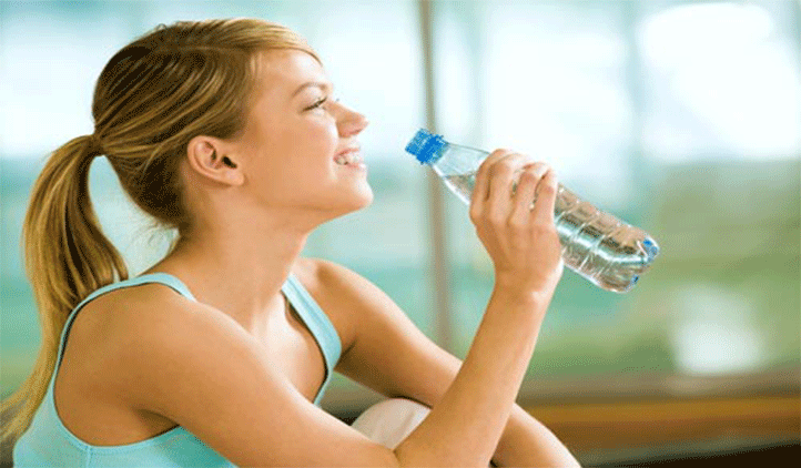 woman-drinking-water-bottle---blog